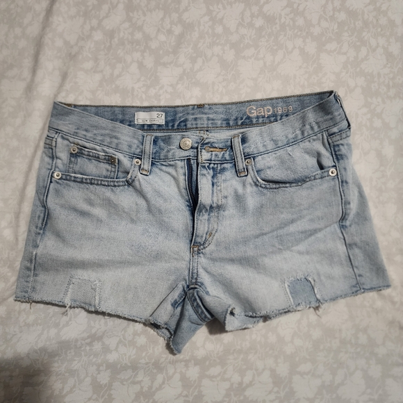 GAP Slim Denim Shorts patches and raw hem Size 27 - Picture 1 of 4